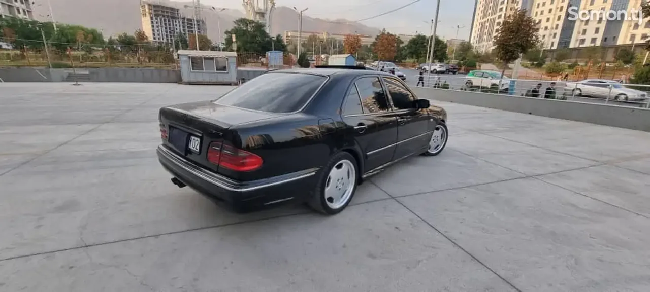 Mercedes-Benz E class 1988 · 5.5 AT