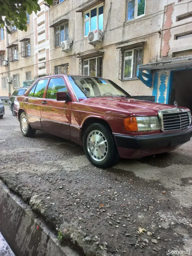 Mercedes-Benz W201 1992 · 2.0 MT