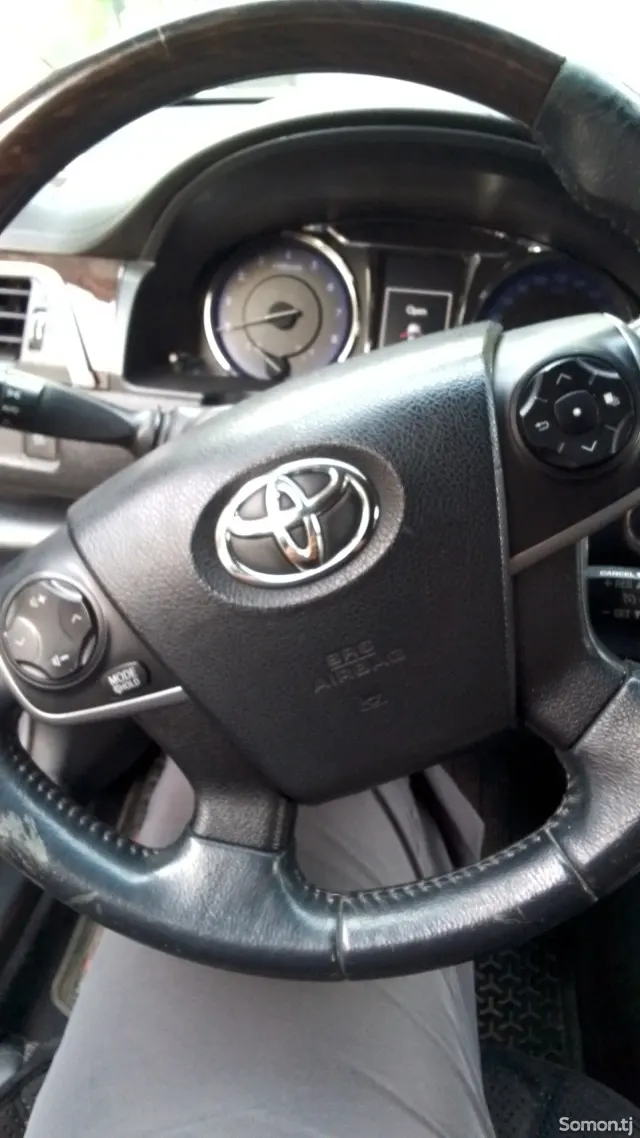 Toyota Camry 2015 · 2.0 AT