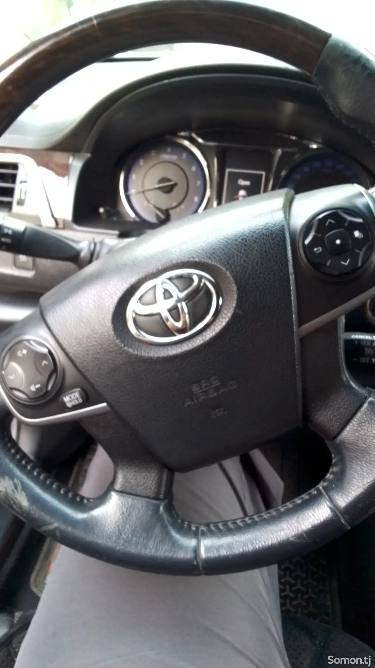 Toyota Camry 2015 · 2.0 AT