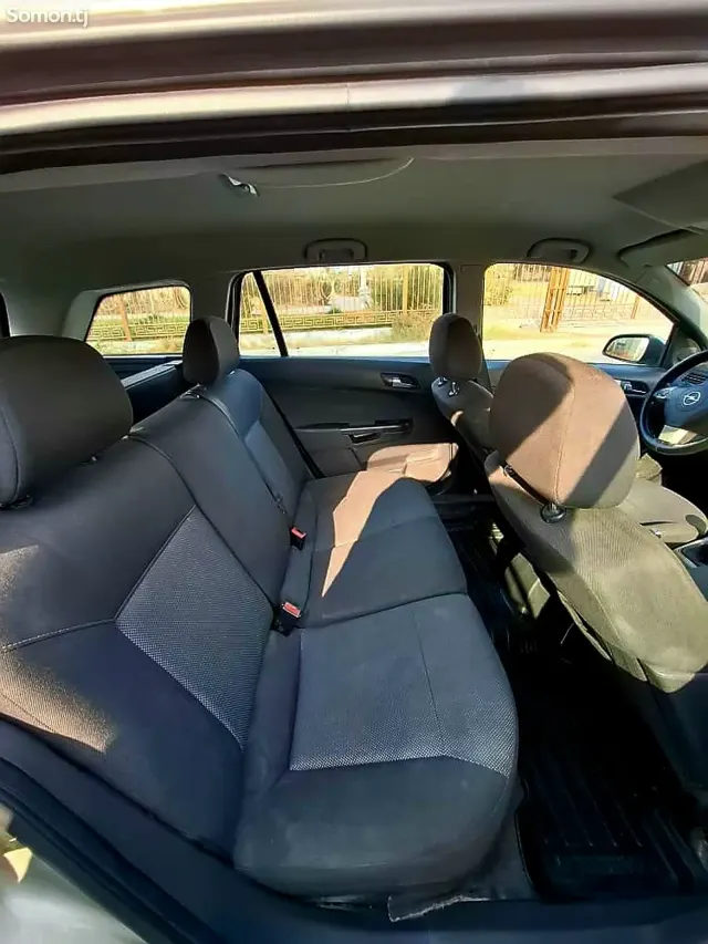 Opel Astra H 2008 · 1.8 MT