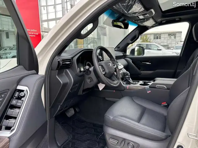 Toyota Land Cruiser 2025 · 3.5 AT
