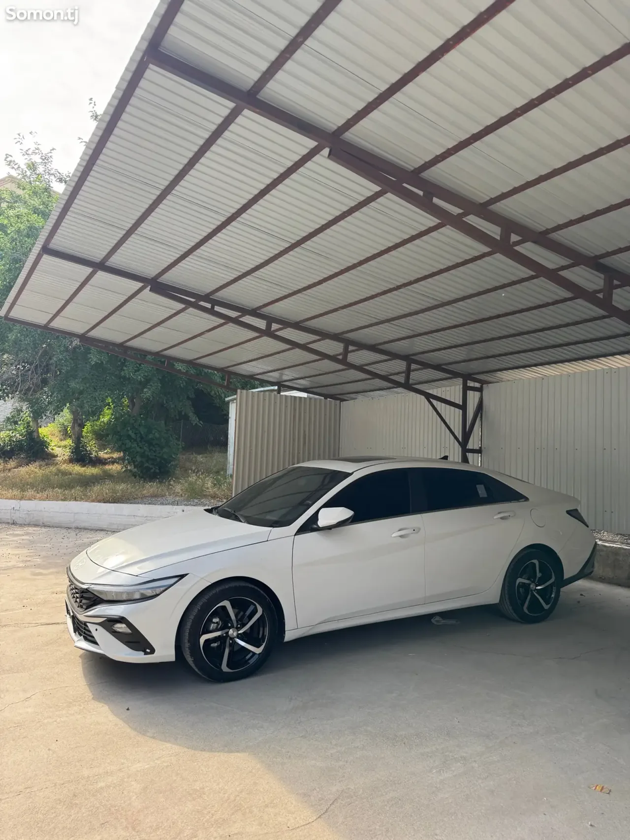Hyundai Elantra 2023 · 1.6 AT