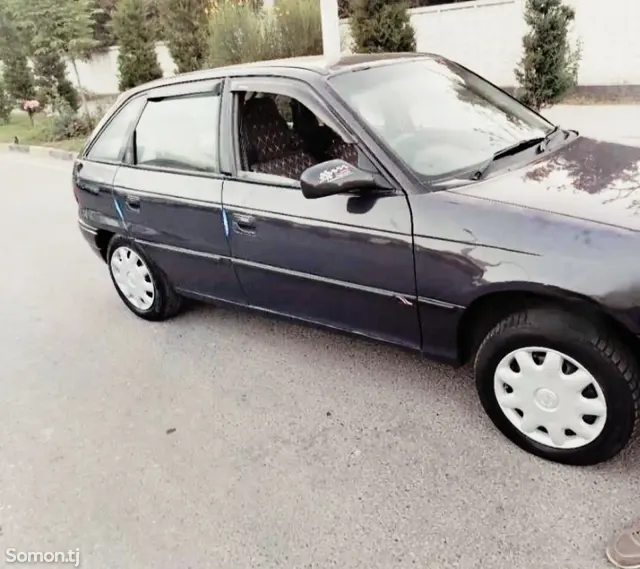 Opel Astra F 1996 · 1.6 MT