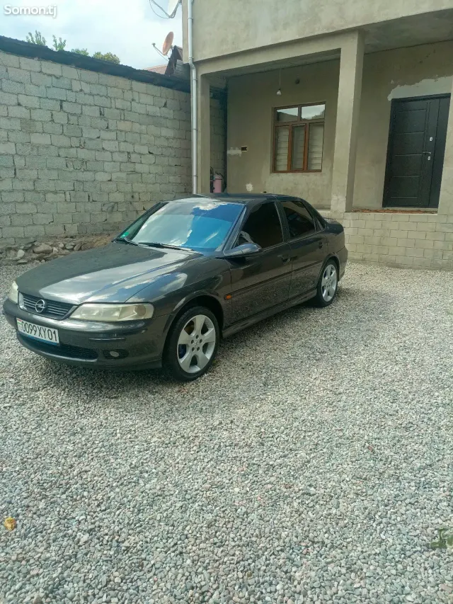 Opel Vectra B 2000 · 1.8 MT