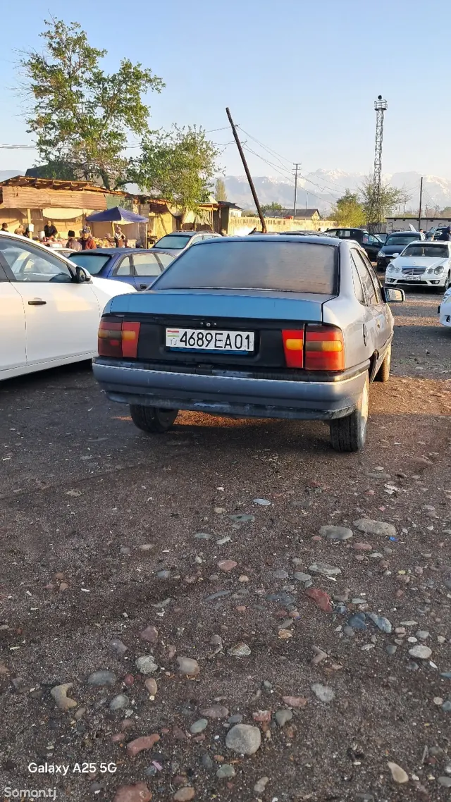 Opel Vectra A 1990 · MT