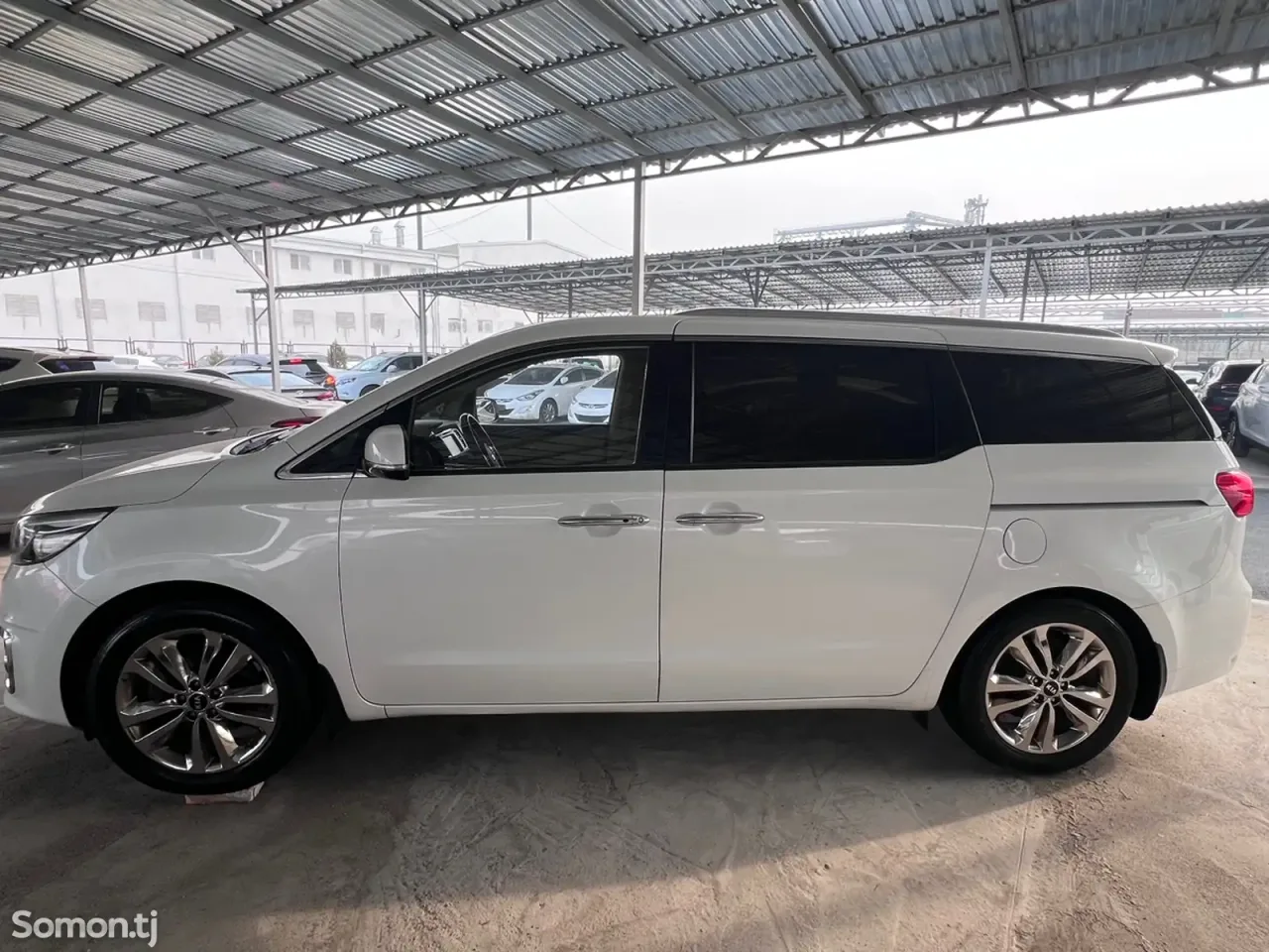 Kia Carnival 2014 · 2.2 AT