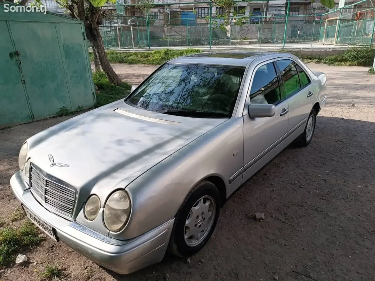 Mercedes-Benz E class 1996 · 2.2 MT