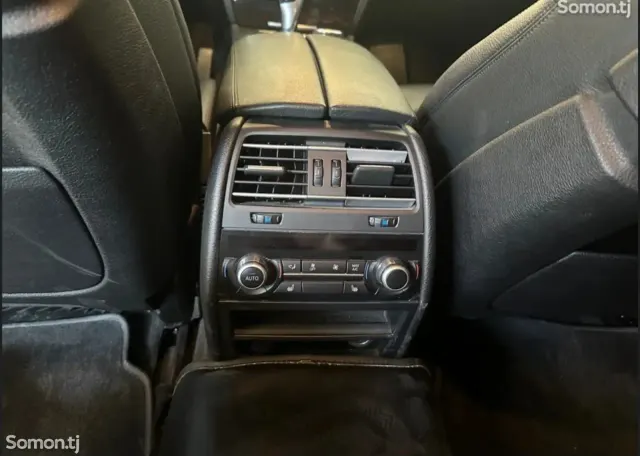BMW 7 series 2015 · 4.0 AT