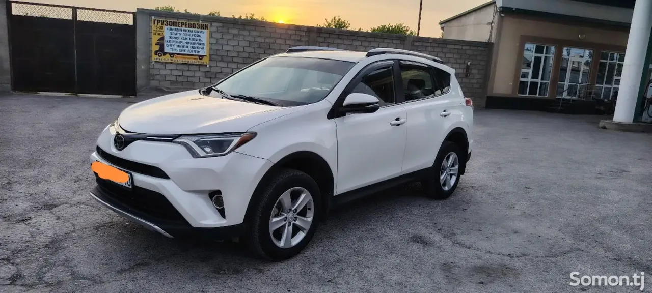 Toyota RAV 4 2014 · 2.2 AT