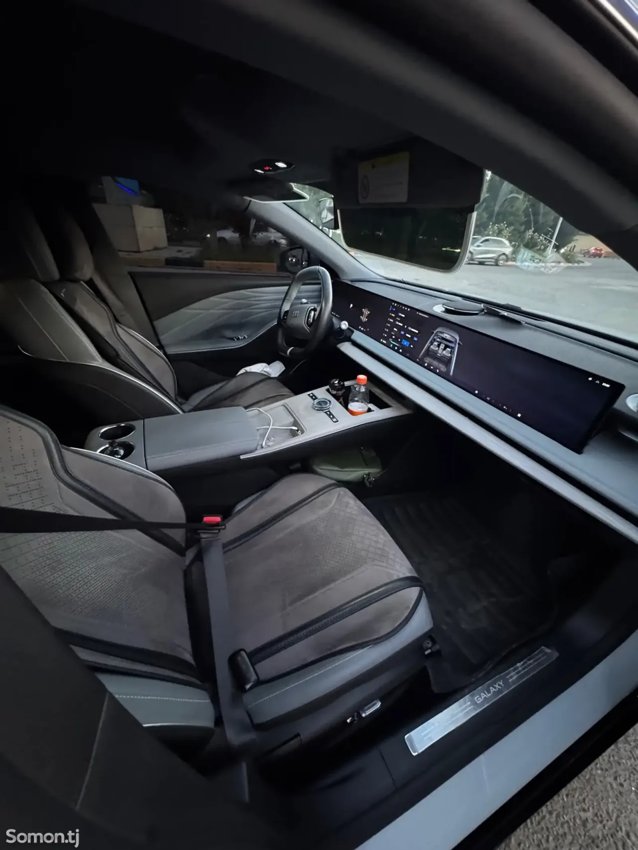Geely Galaxy E8 2025 · AT