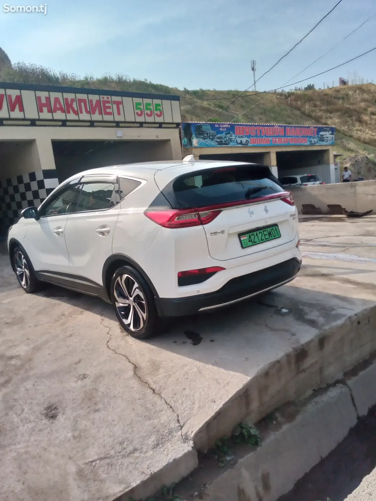 Hongqi E-HS3 2019 · AT