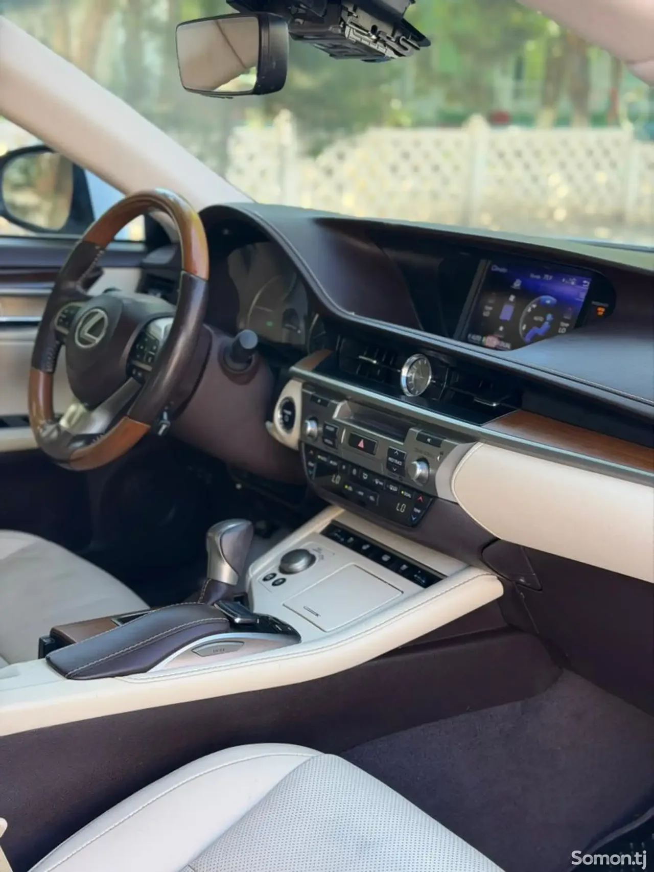 Lexus ES series 2018 · 2.5 AT
