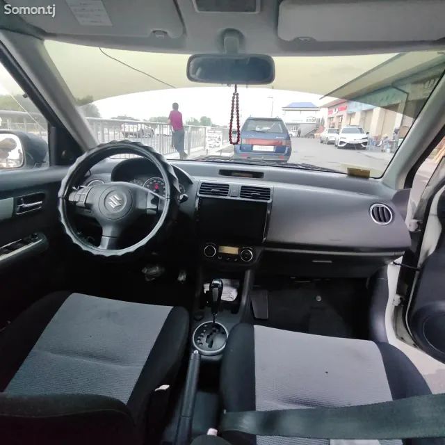 Suzuki Swift 2006 · 1.3 AT