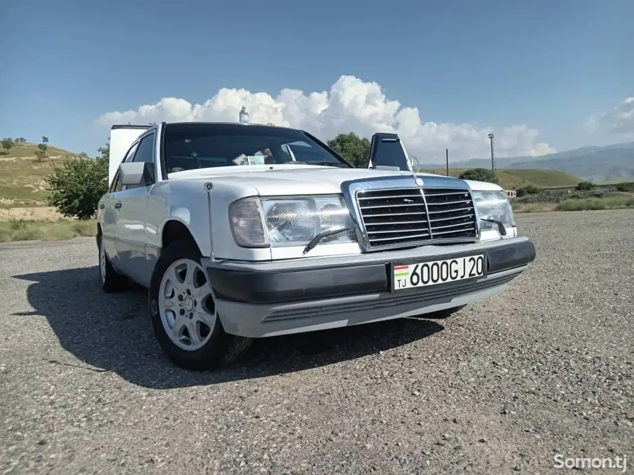Mercedes-Benz W124 1990 · 2.0 MT