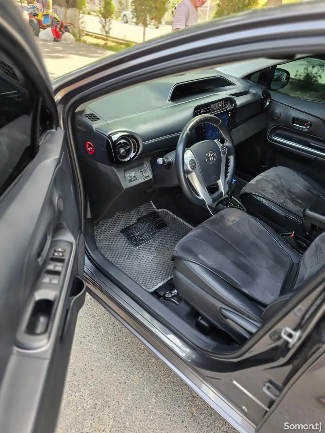 Toyota Aqua 2015 · 1.5 AT