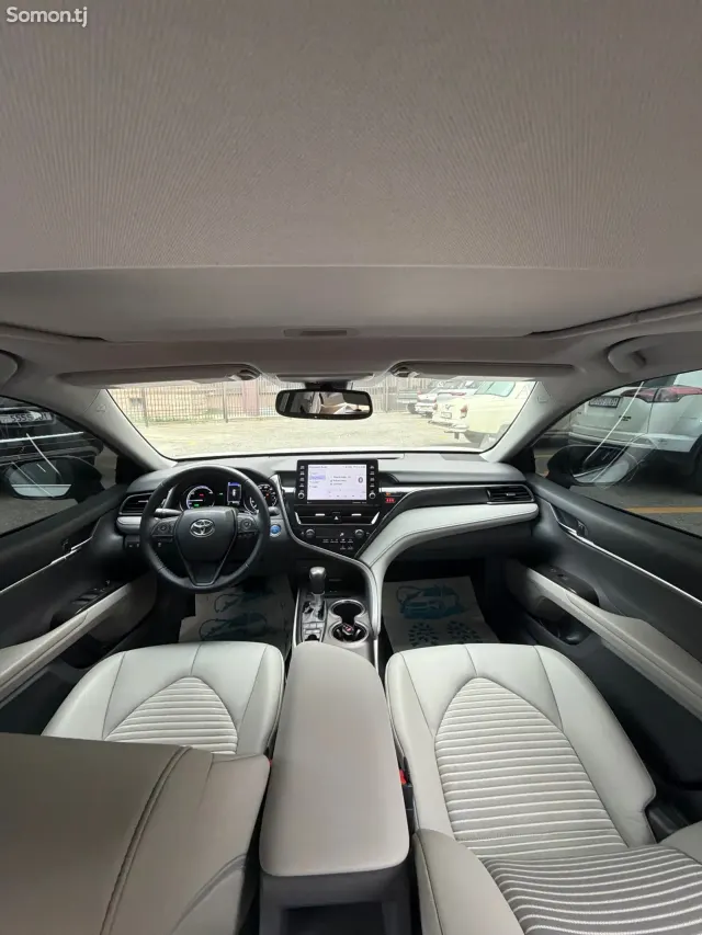 Toyota Camry 2022 · 2.5 AT