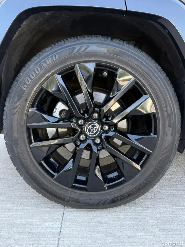 Toyota RAV 4 2022 · 2.5 AT