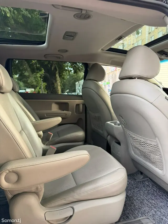 Kia Carnival 2014 · 2.2 AT