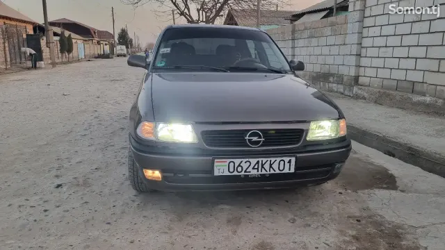 Opel Astra F 1998 · 1.6 MT