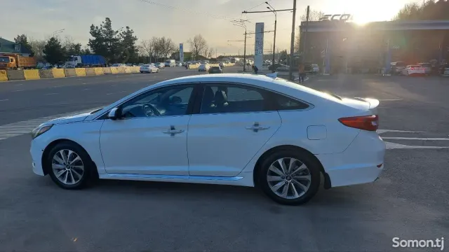 Hyundai Sonata 2015 · 2.4 AT