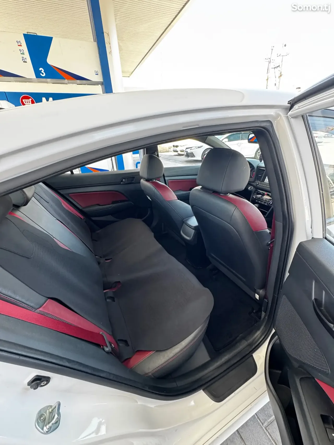 Hyundai Avante 2016 · 1.6 AT