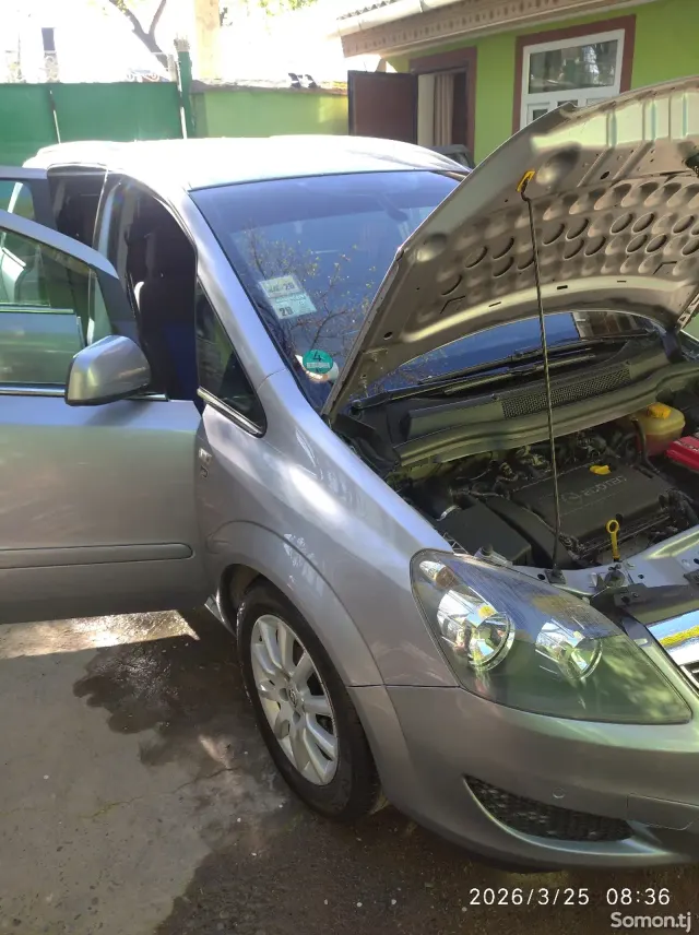 Opel Zafira 2010 · 1.6 MT