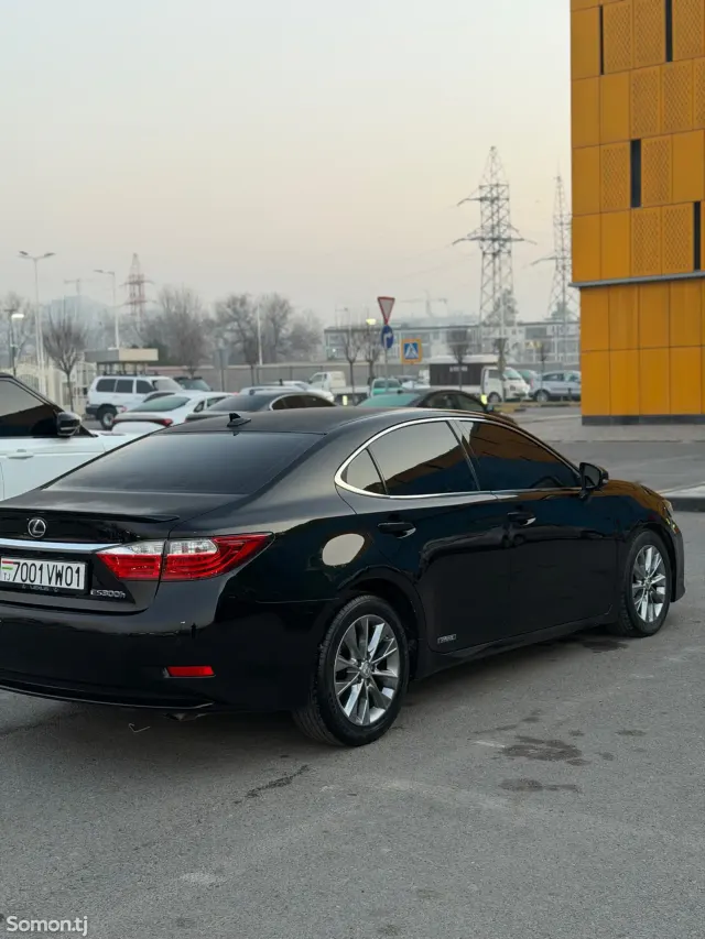 Lexus ES series 2014 · 3.0 AT