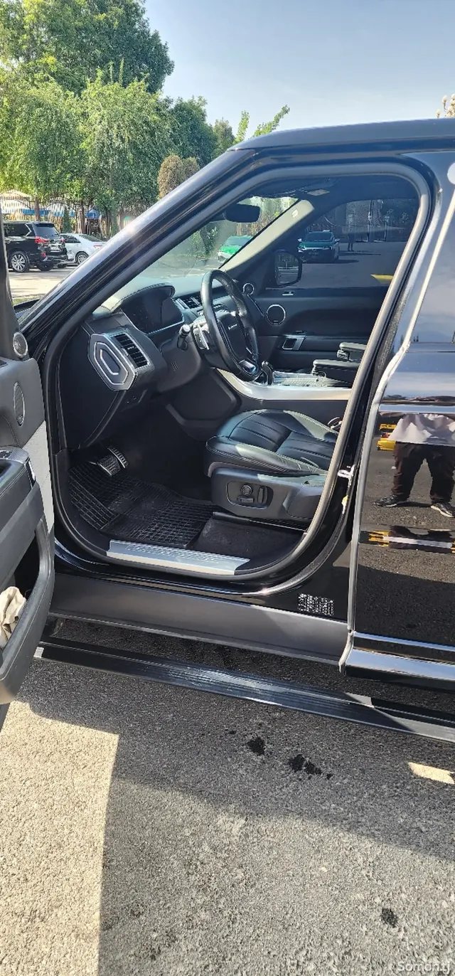 Land Rover Range Rover Sport 2019 · 4.4 AT