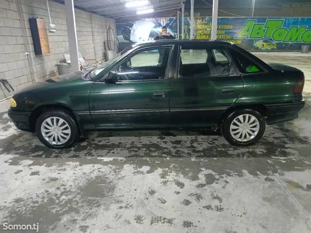 Opel Astra F 1994 · 1.6 MT