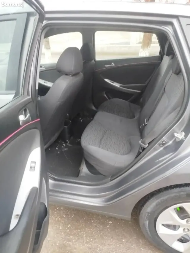 Hyundai Solaris 2016 · 1.6 MT