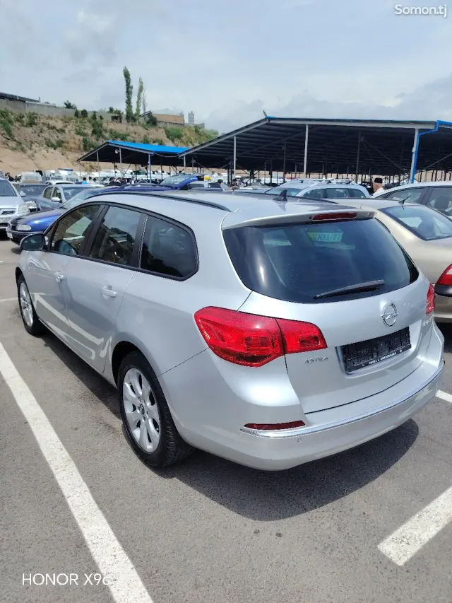 Opel Astra J 2015 · 1.6 MT