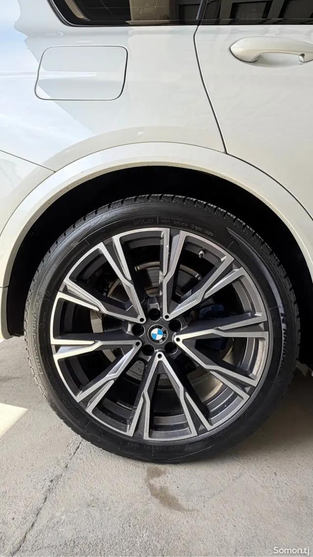 BMW X7 2022 · 4.0 AT