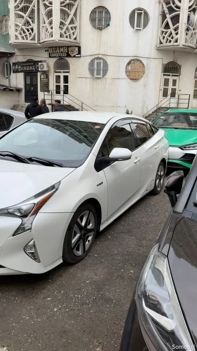 Toyota Prius 2016 · 1.8 AT