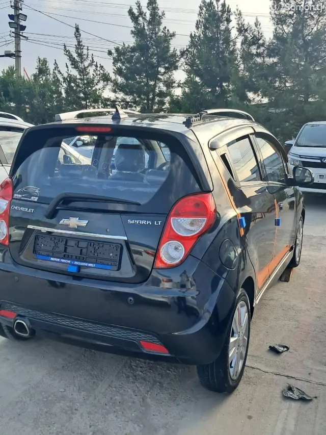 Chevrolet Spark 2015 · 1.1 AT