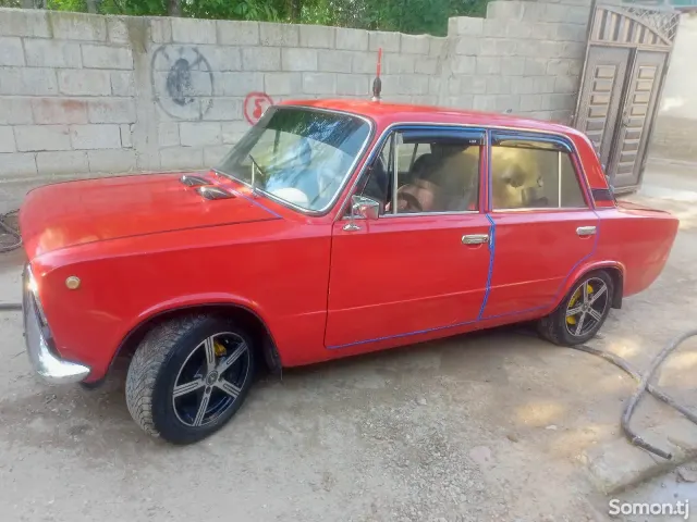 Lada (ВАЗ) 2101 1983 · 0.5 MT