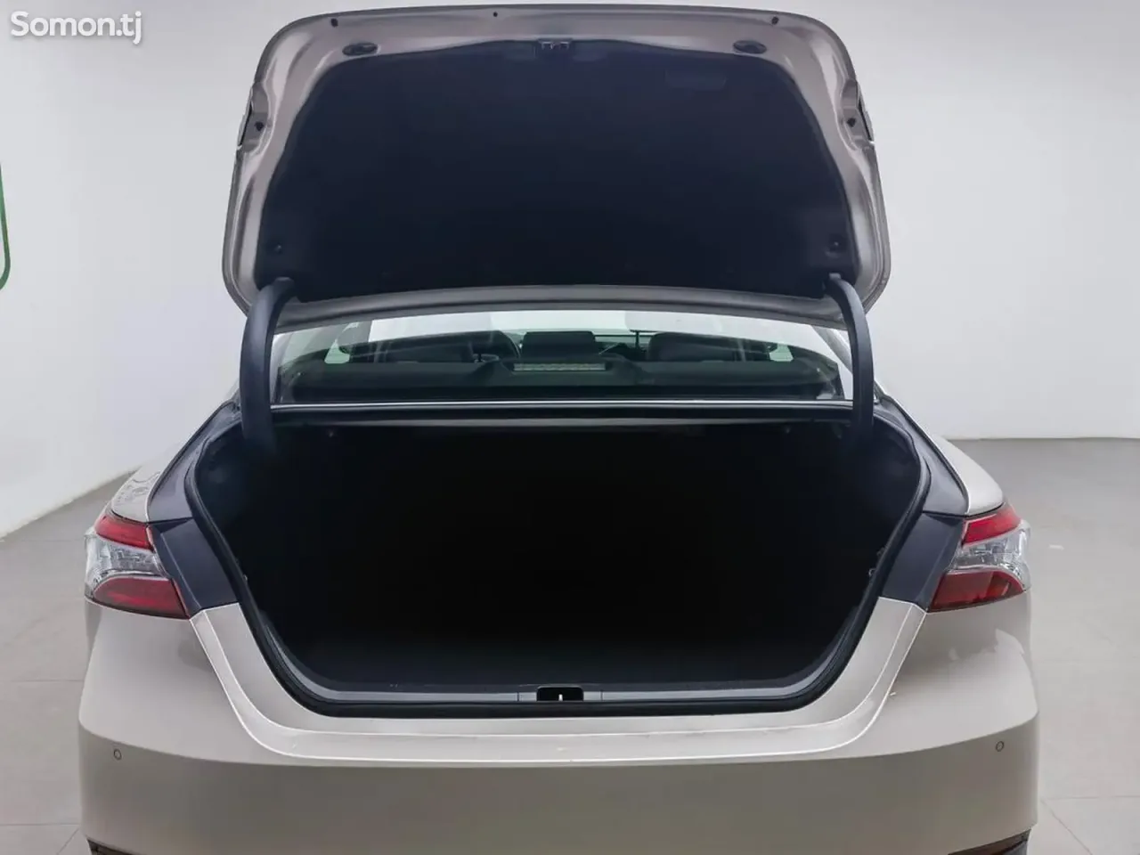 Toyota Camry 2019 · 2.5 AT