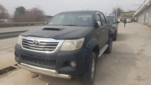 Toyota Hilux 2012 · 2.5 MT