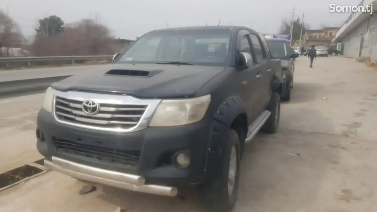 Toyota Hilux 2012 · 2.5 MT