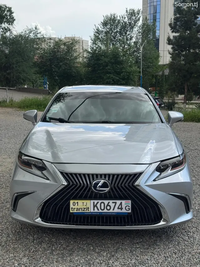 Lexus ES series 2014 · 2.5 AT