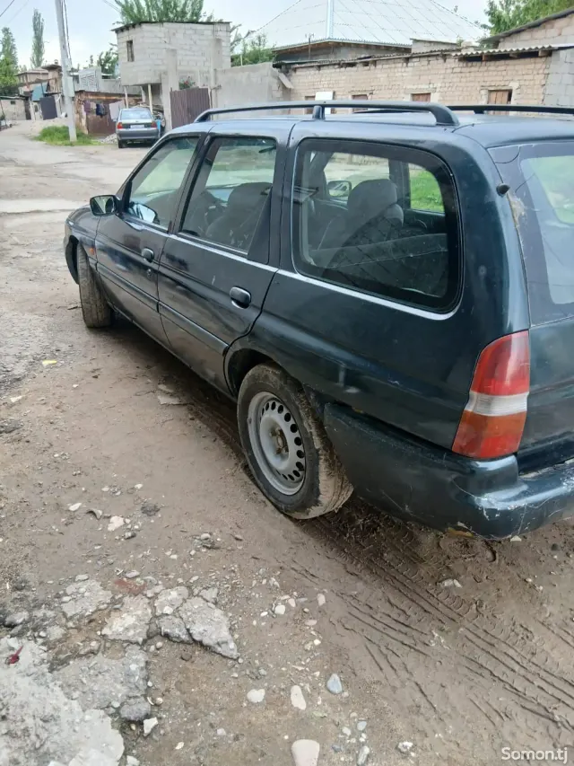 Ford Escort 1995 · MT