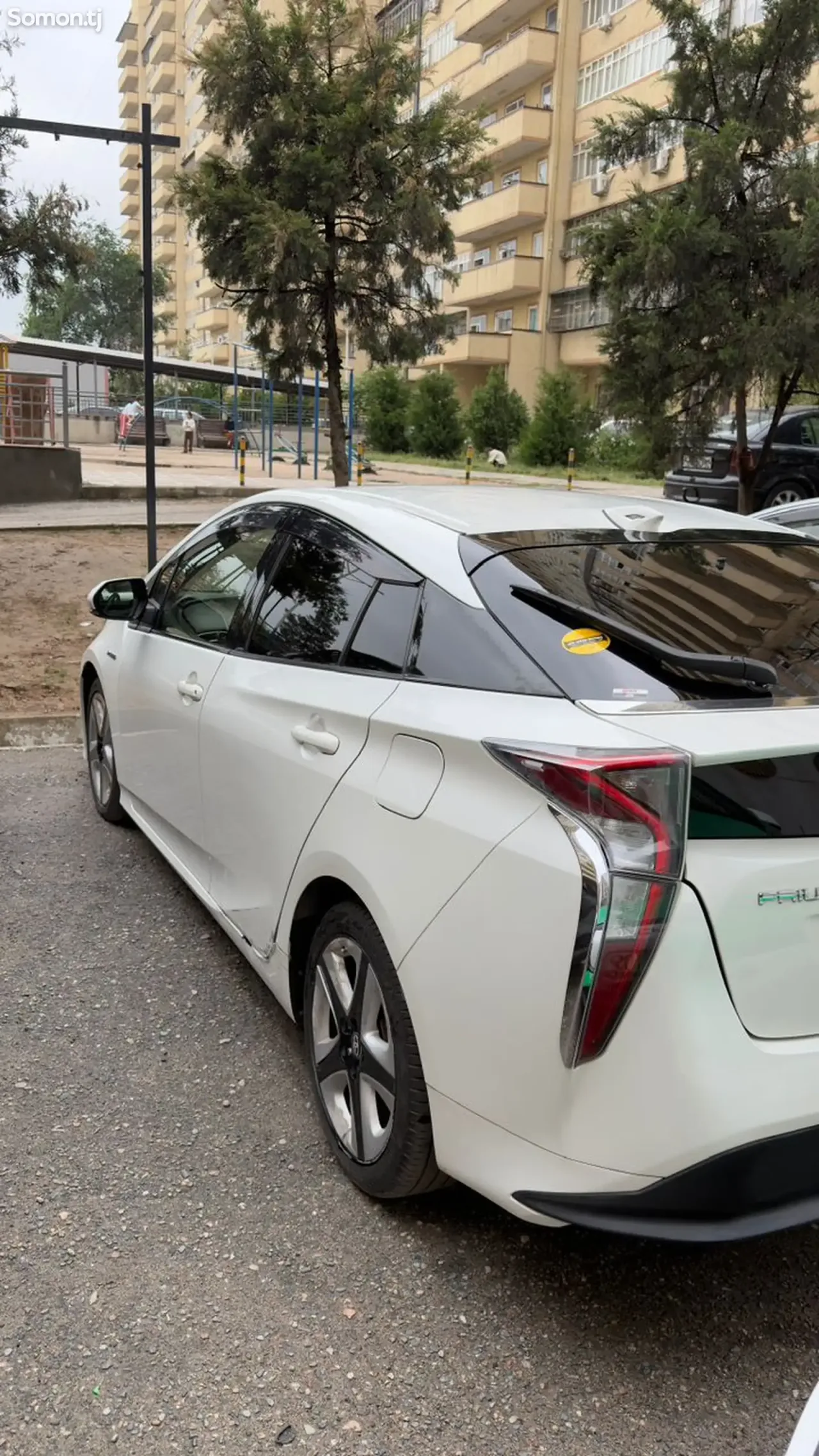 Toyota Prius 2016 · 1.8 AT