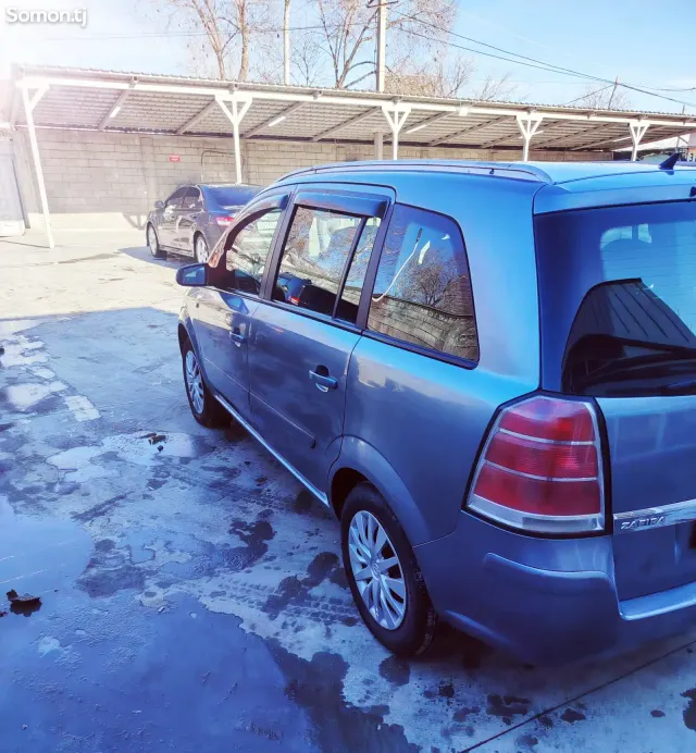 Opel Zafira 2007 · 1.8 MT