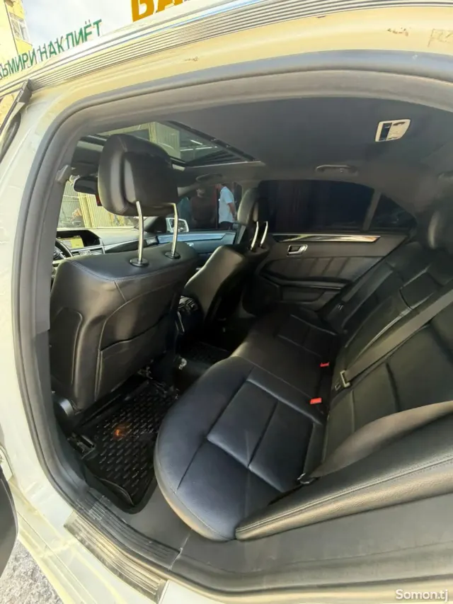 Mercedes-Benz E class 2011 · 3.5 AT