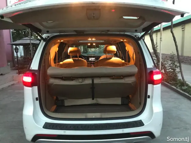 Kia Carnival 2016 · 2.2 AT
