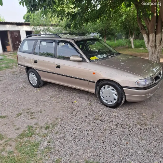 Opel Astra F 1998 · 1.6 MT