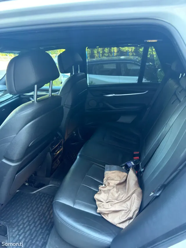 BMW X5 2016 · 4.4 AT