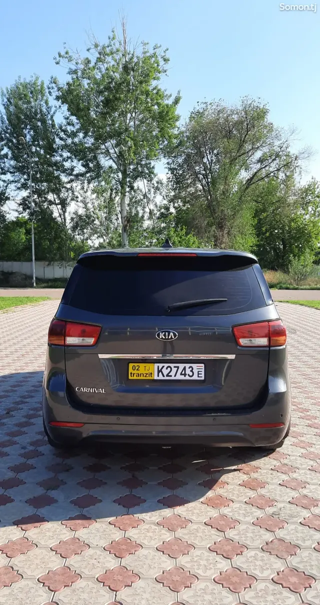 Kia Carnival 2015 · 2.2 AT