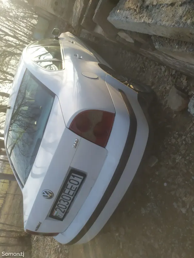 Volkswagen Passat 2000 · 1.6 MT