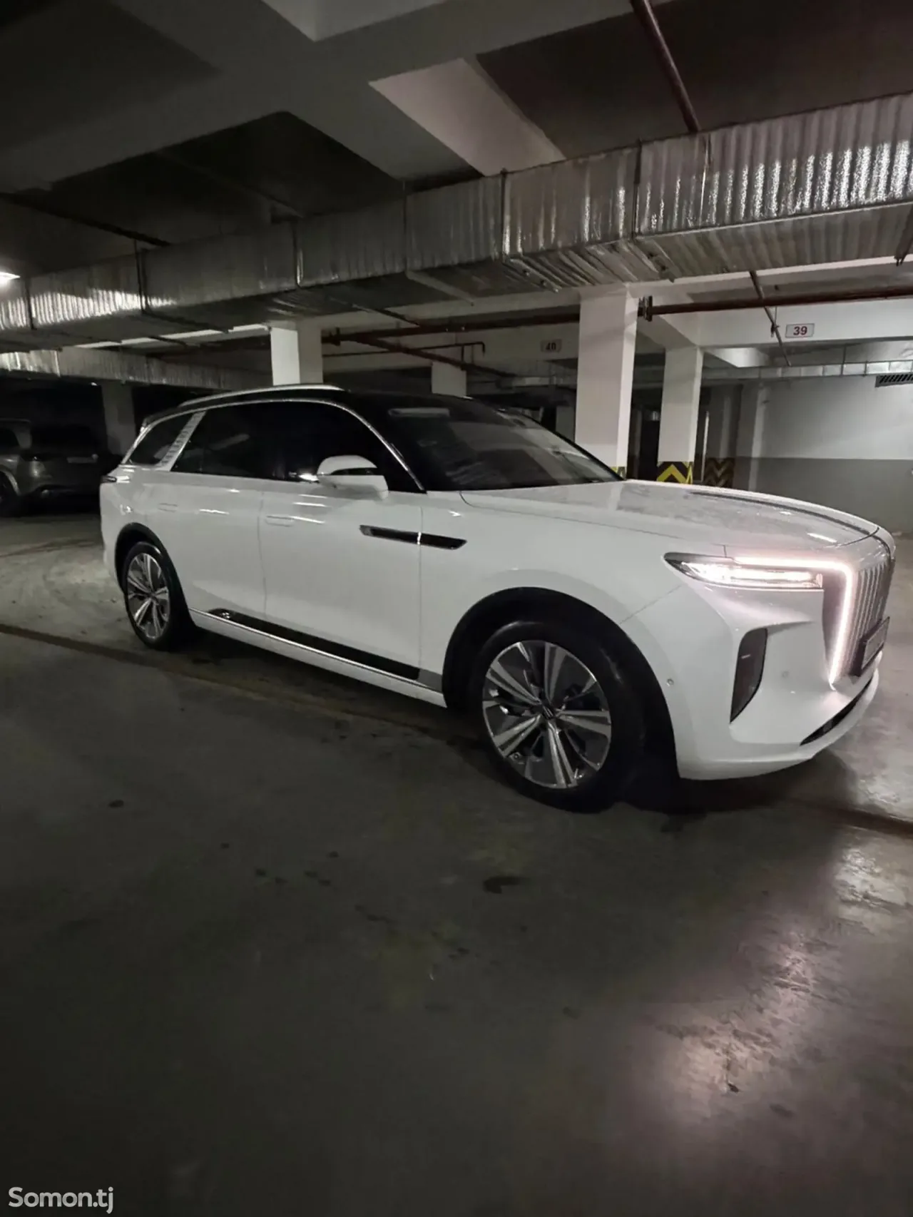 Hongqi HQ9 2024 · 6.5 AT